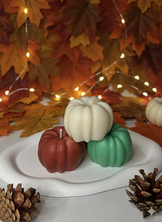 🍁 Trio di Candele a Zucca "Harvest Charm" (Set da 3) 🎃