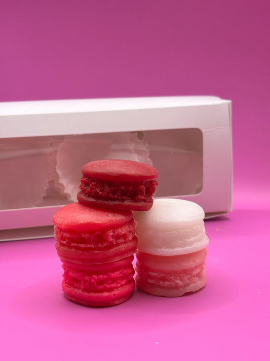 Trio di Macaron Artigianali – Candele Gourmet in Confezione Regalo