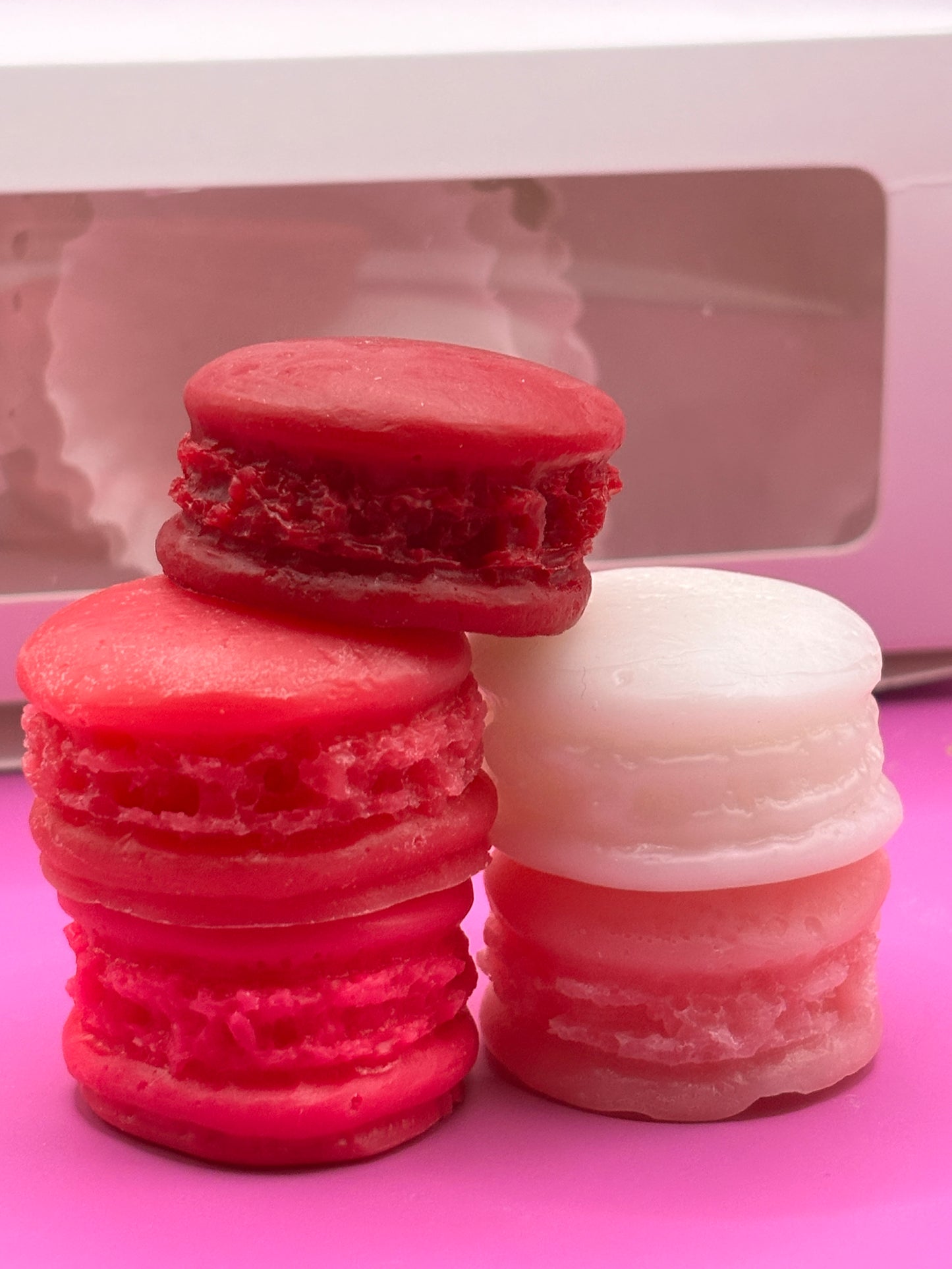 Trio di Macaron Artigianali – Candele Gourmet in Confezione Regalo